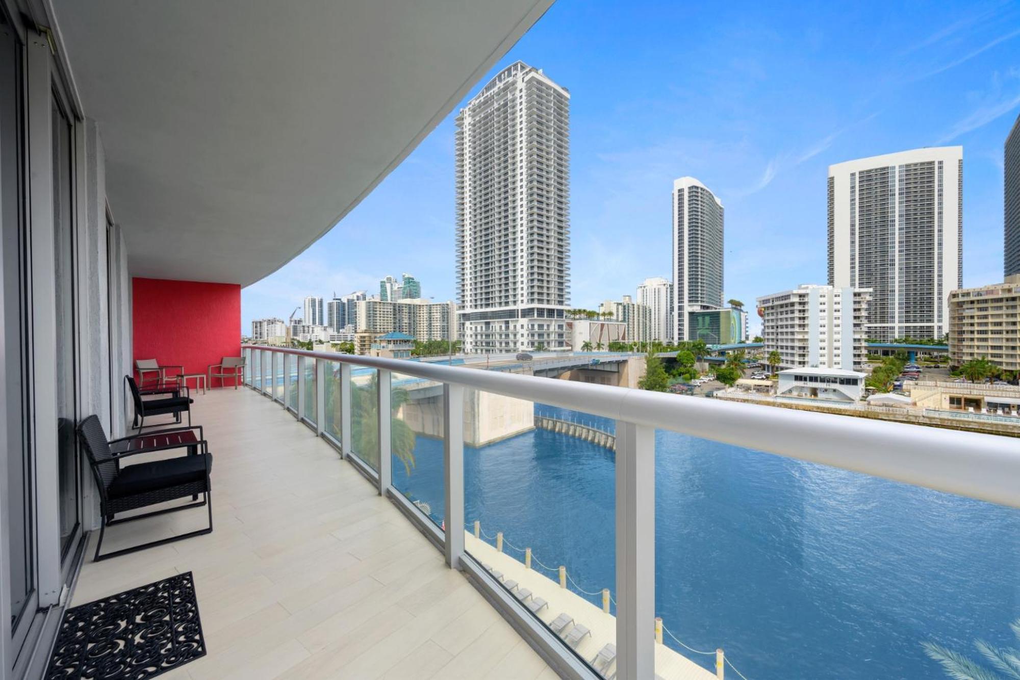 Hallandale Sky Water View Галландейл-Біч Екстер'єр фото